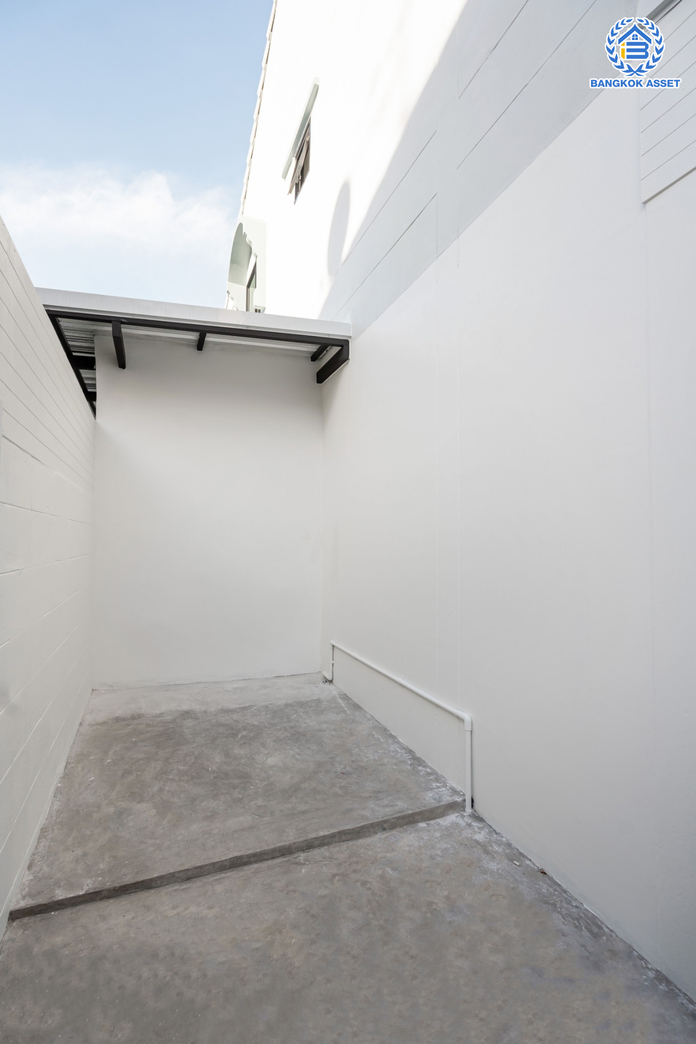 บ้านมือสองตกแต่งใหม่ ม.ซื่อตรง รัตนาธิเบศร์ หลังมุม หน้าโครงการติดรถไฟฟ้า "สถานีไทรม้า"!! เนื้อที่ 34 ตร.ว. ฟังก์ชัน 3 ห้องนอน 3 ห้องน้ำ 1 ห้องอเนกประสงค์ 1 ที่จอดรถ เชื่อมต่อได้หลายเส้นทาง ใกล้ เซ็นทรัลรัตนาธิเบศร์ และทางด่วน "งามวงศ์วาน"